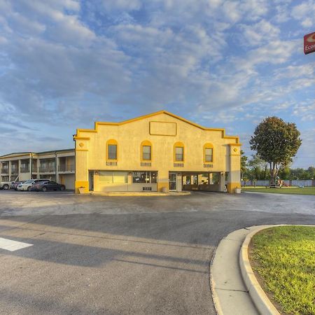 Econo Lodge Байрон Экстерьер фото