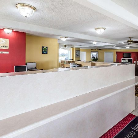 Econo Lodge Байрон Экстерьер фото