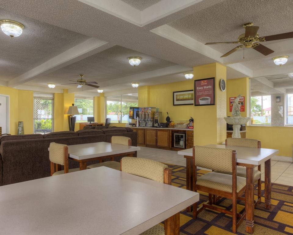 Econo Lodge Байрон Экстерьер фото