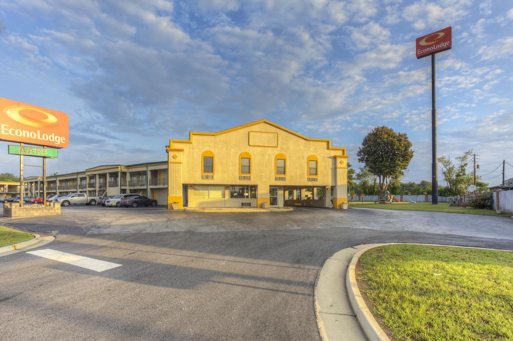 Econo Lodge Байрон Экстерьер фото