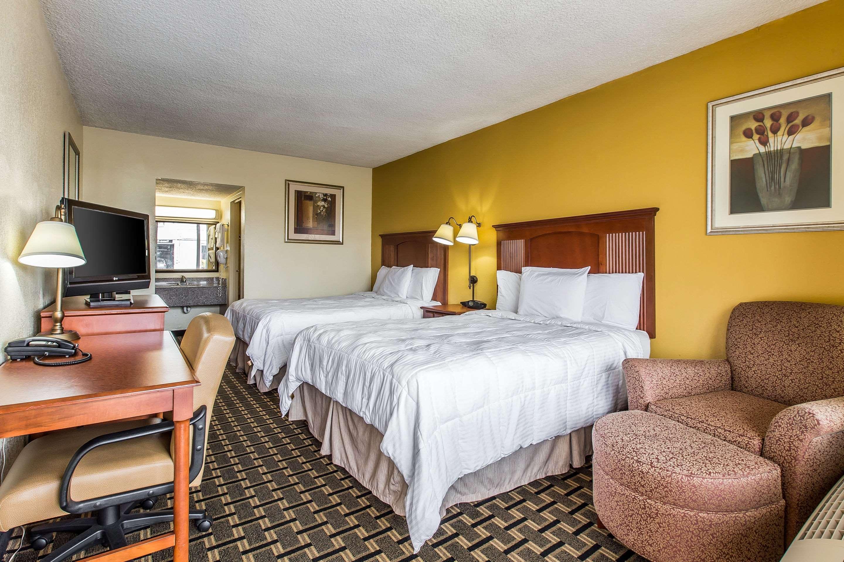 Econo Lodge Байрон Экстерьер фото