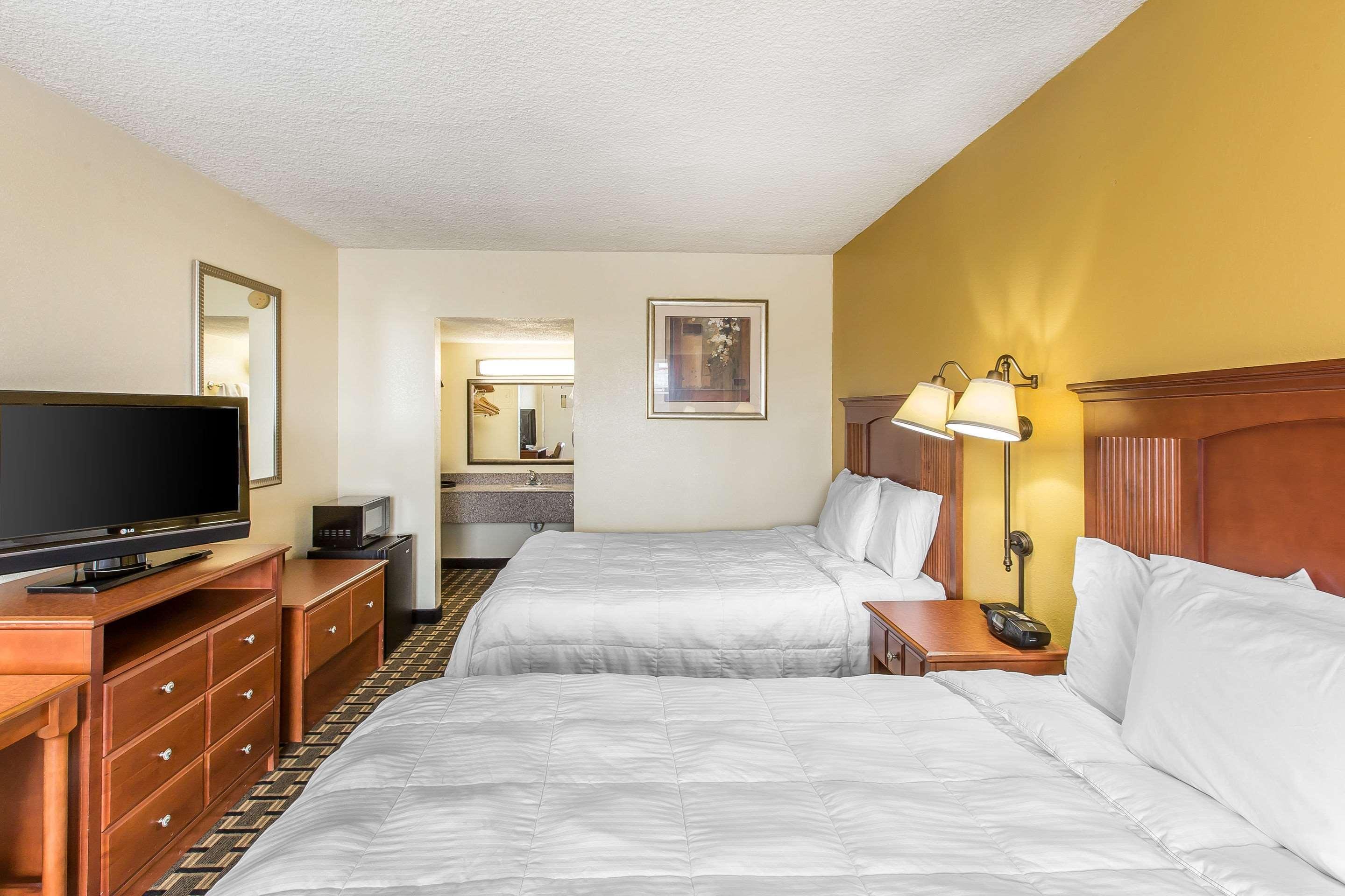 Econo Lodge Байрон Экстерьер фото