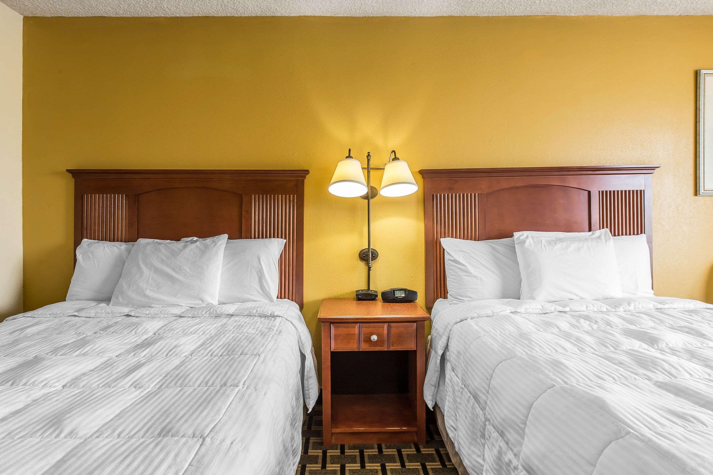 Econo Lodge Байрон Экстерьер фото