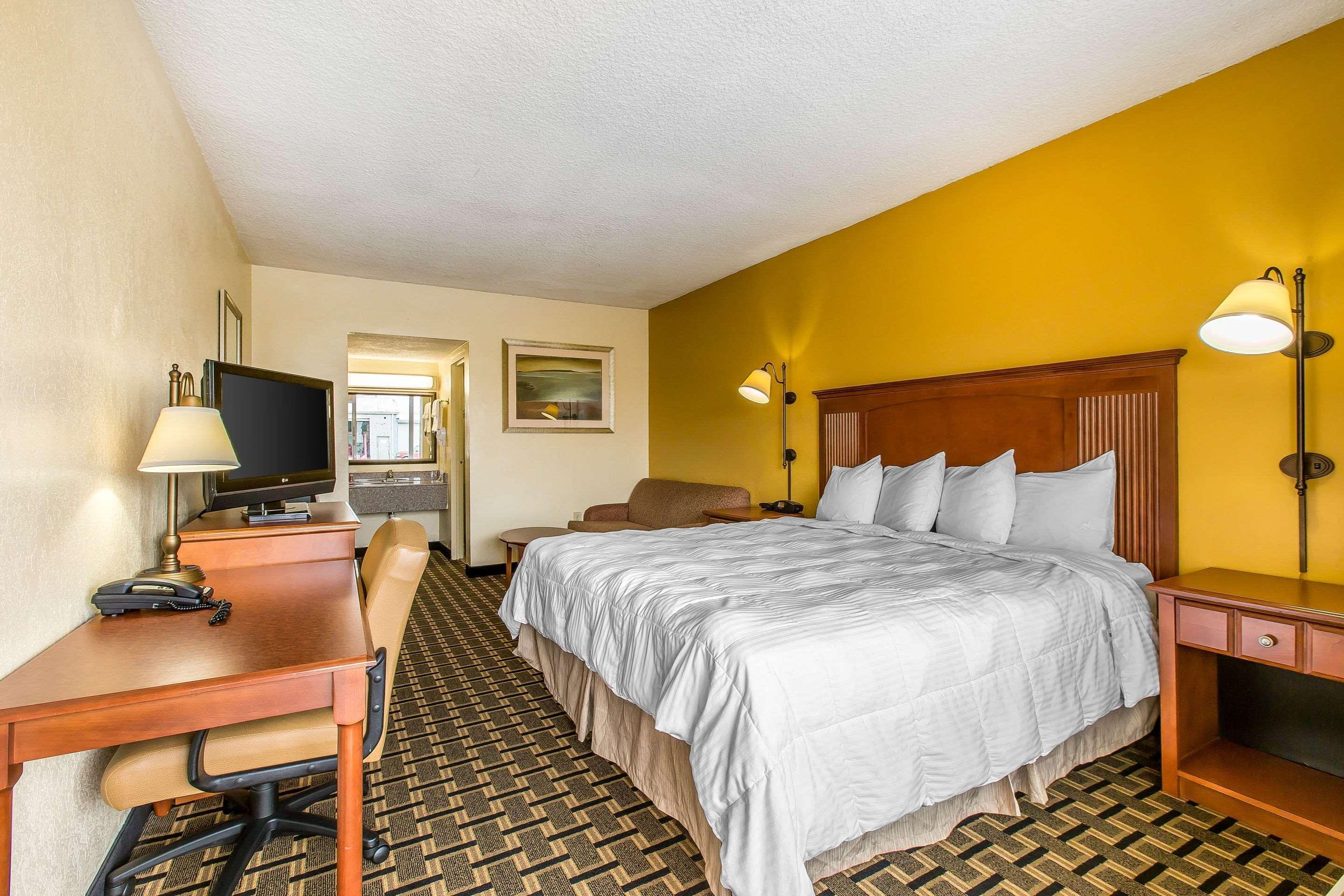 Econo Lodge Байрон Экстерьер фото
