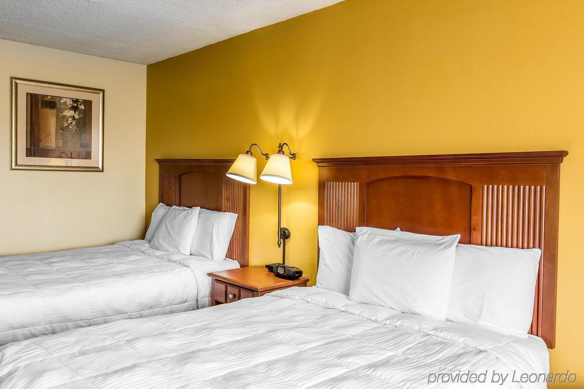 Econo Lodge Байрон Экстерьер фото