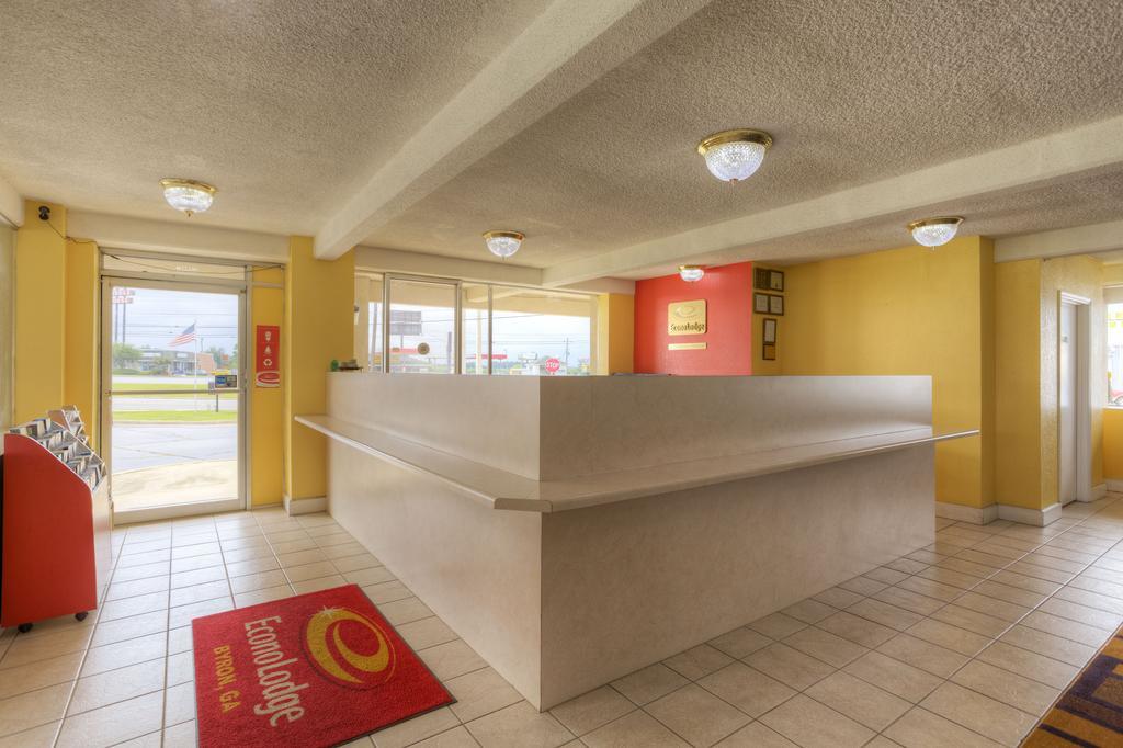 Econo Lodge Байрон Экстерьер фото