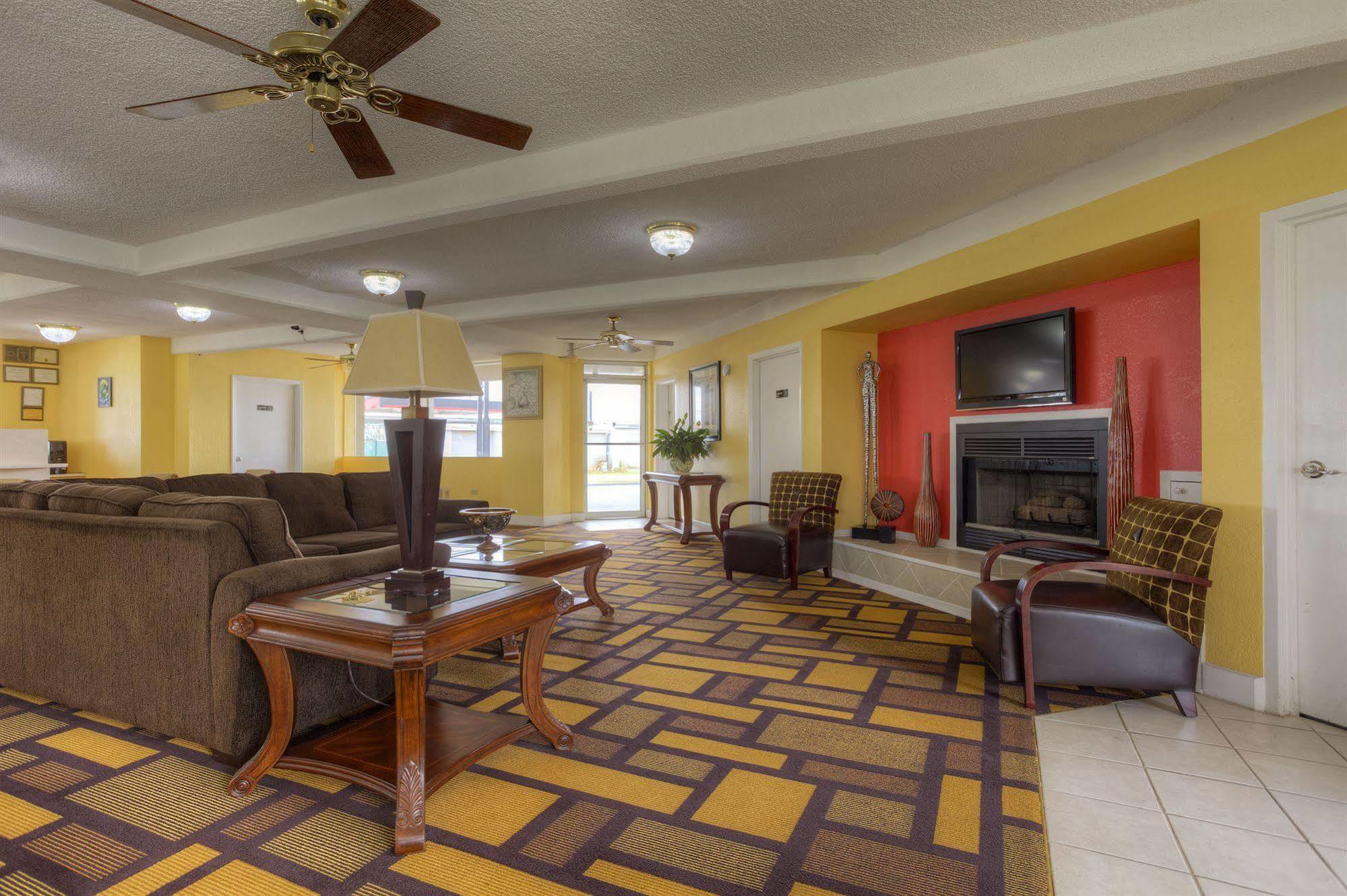 Econo Lodge Байрон Экстерьер фото