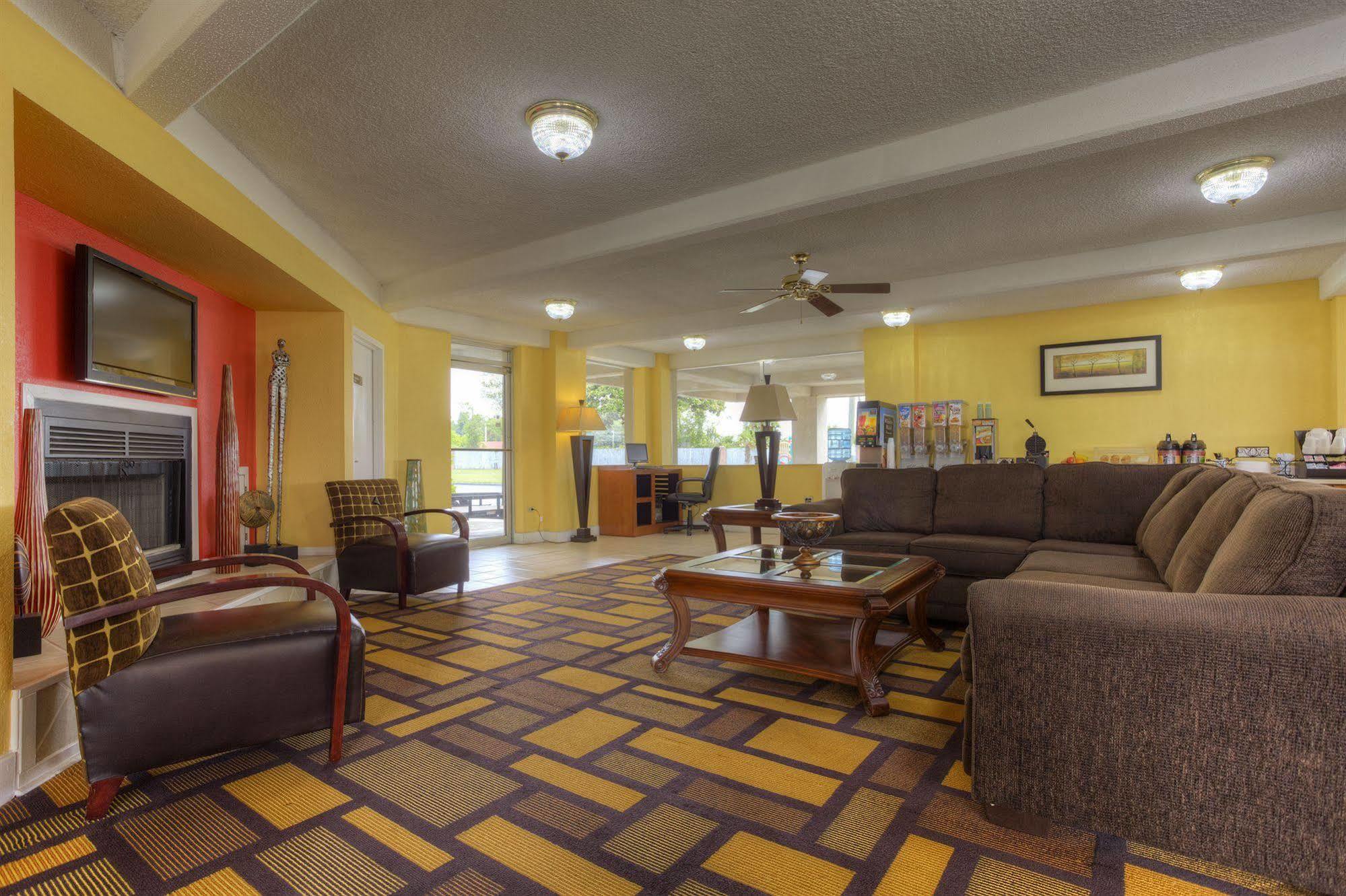 Econo Lodge Байрон Экстерьер фото