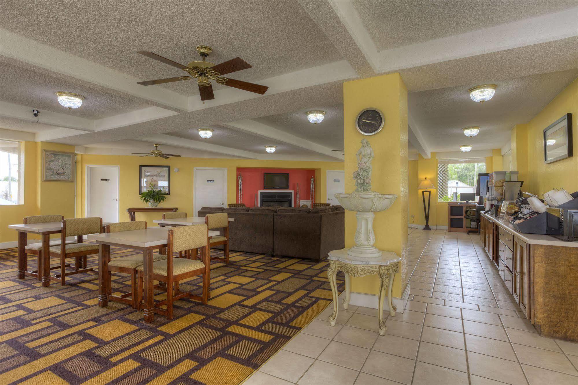 Econo Lodge Байрон Экстерьер фото
